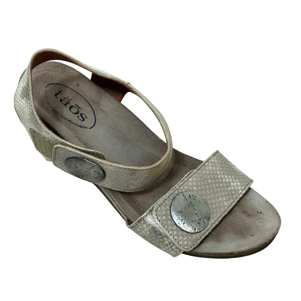 Taos Women Carousel 2 Wedge Sandal 7-7.5 38 Silver Metallic Snakeskin Boho Comfo